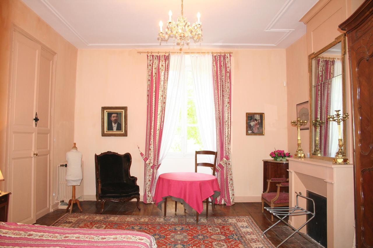 Chateau Manoir De La Leche Touvre Room photo