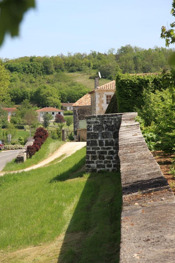Chateau Manoir De La Leche Touvre Exterior photo