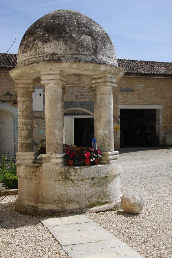 Chateau Manoir De La Leche Touvre Exterior photo